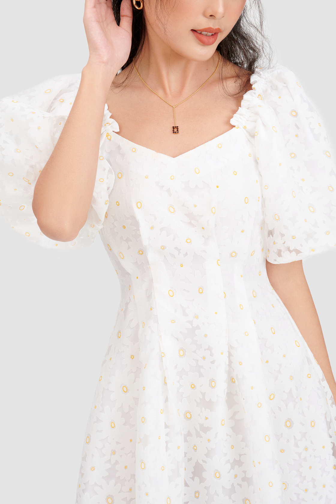 Đầm midi ren hoạ tiết xếp ly
