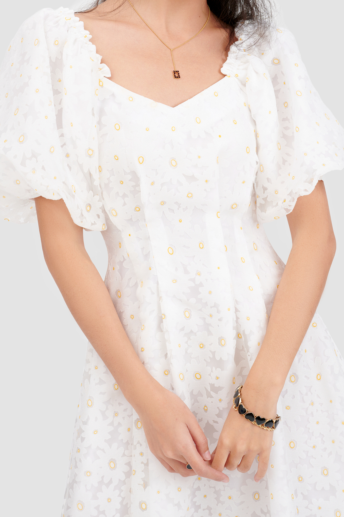 Đầm midi ren hoạ tiết xếp ly