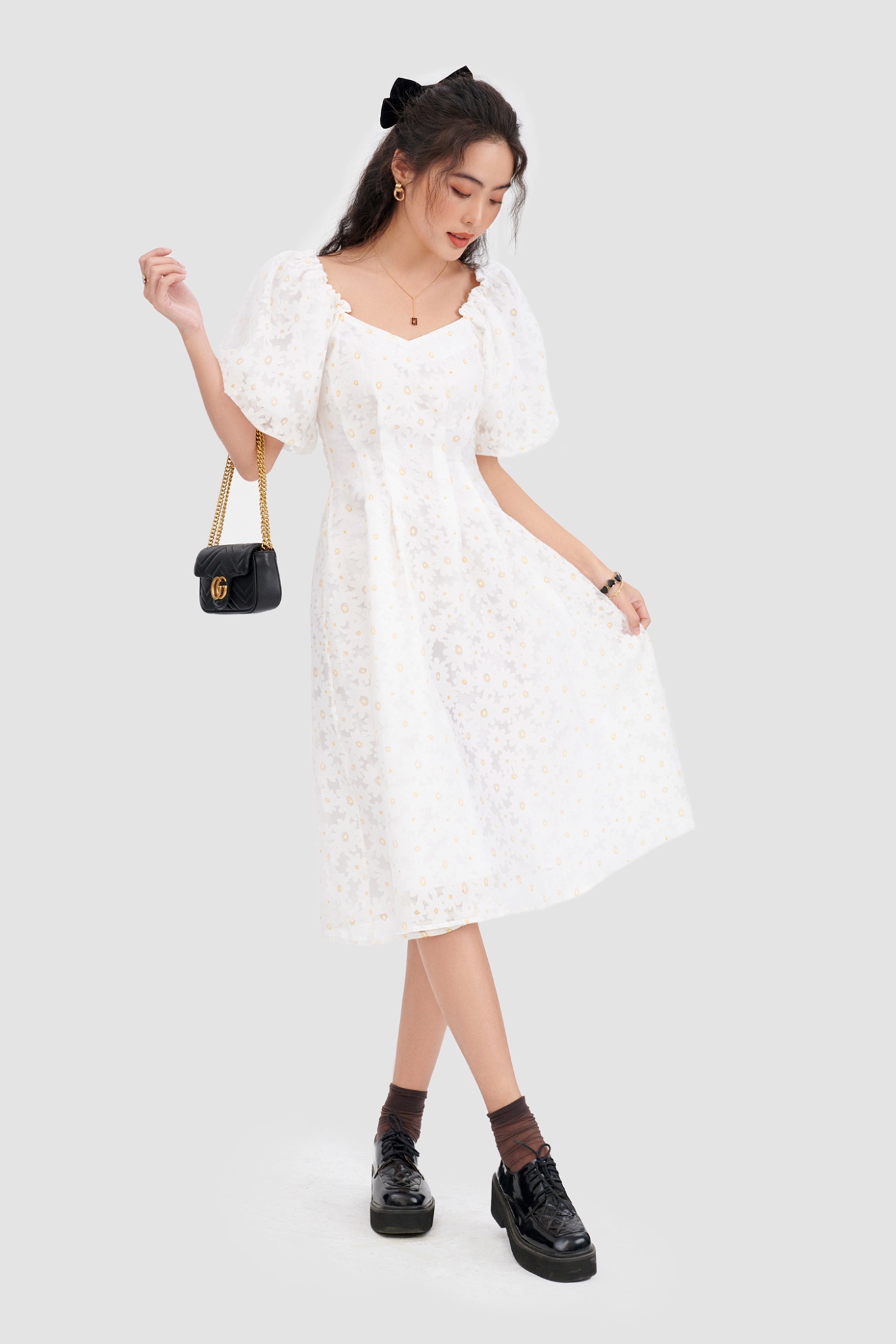 Đầm midi ren hoạ tiết xếp ly