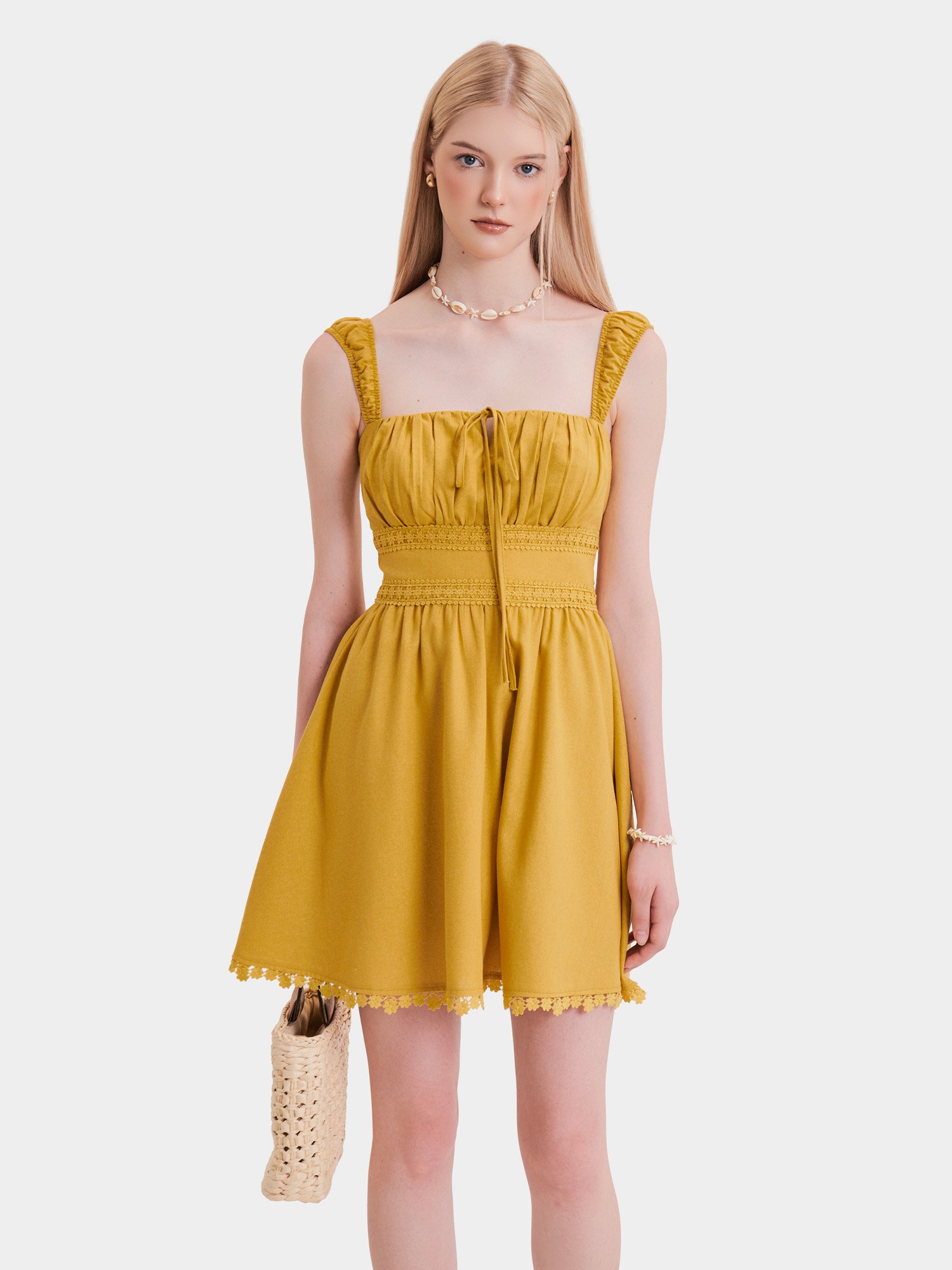Đầm mini linen 2 dây nhún thun smocking lưng phối ren