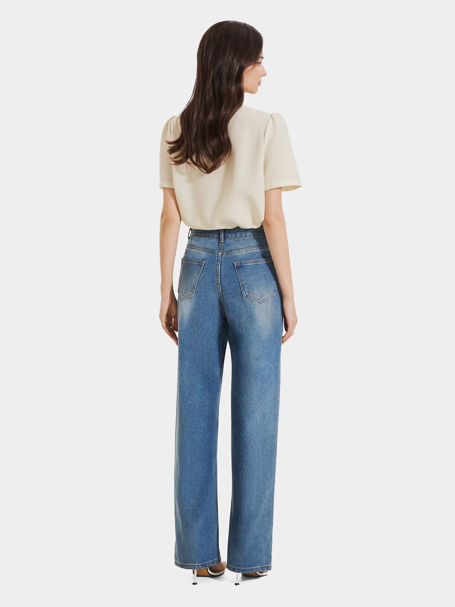 Áo cổ tròn nhún ngực tay phồng đính nút