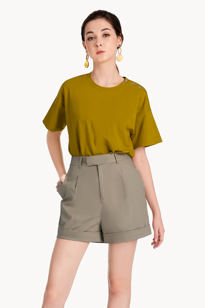 Áo thun nhấn button vuông