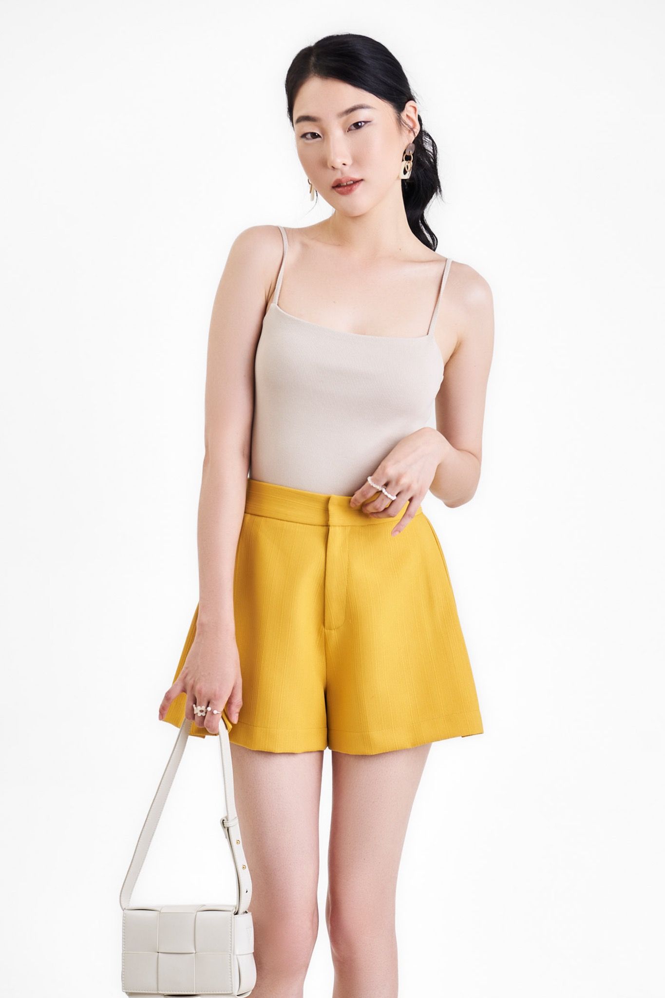  Quần short form xoè xếp li hông 