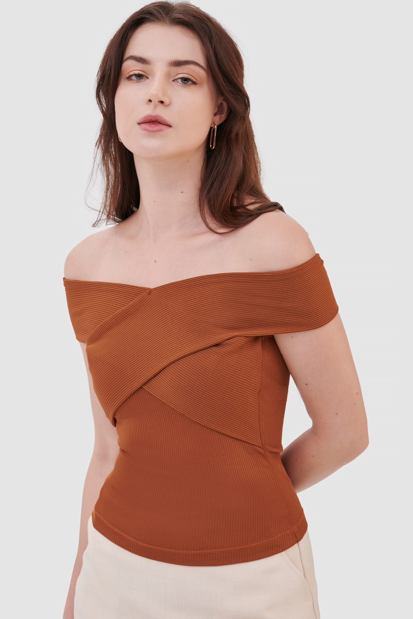 Áo thun knit trễ vai