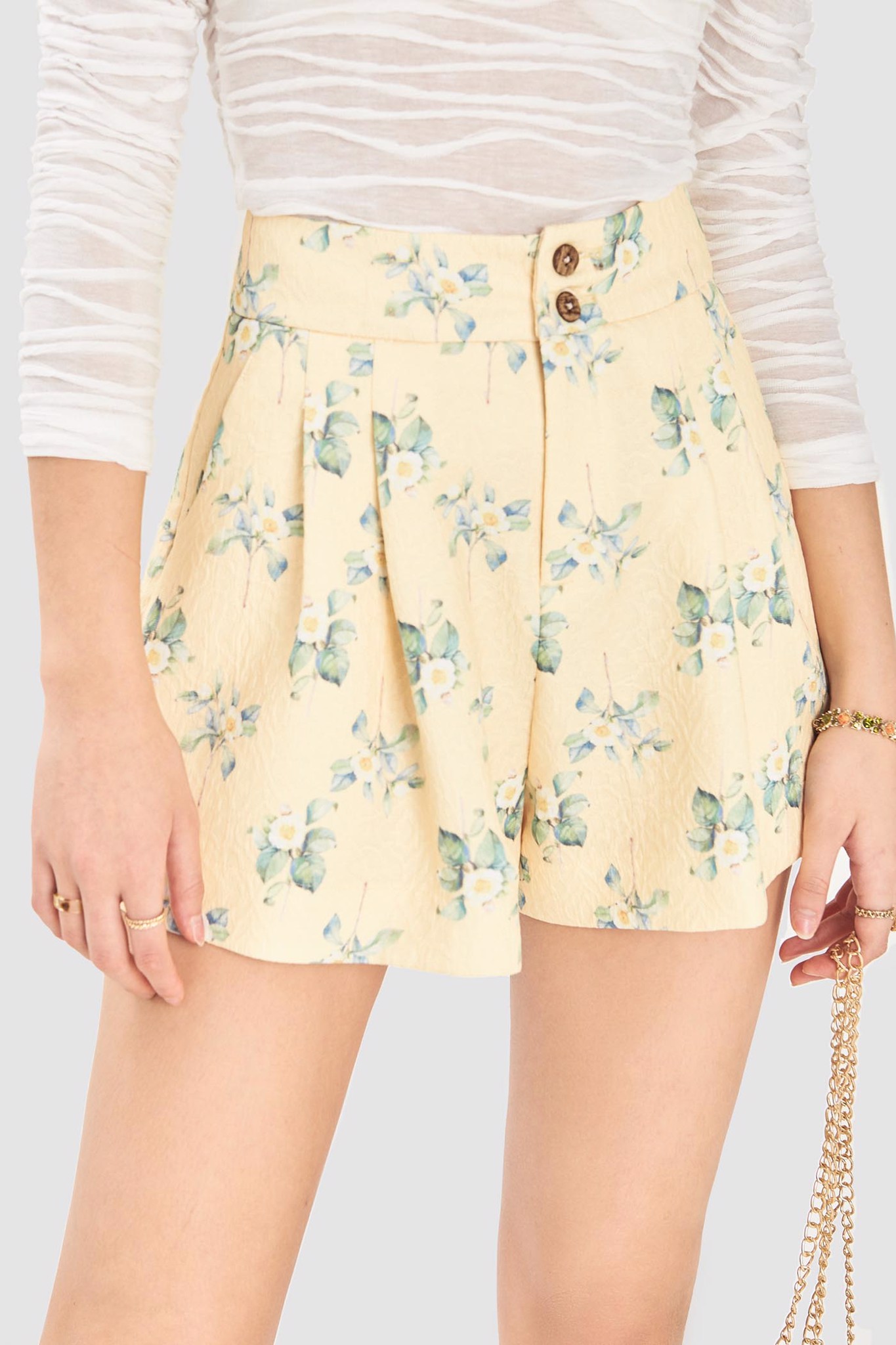 Quần short lưng cao nhấn ly họa tiết hoa