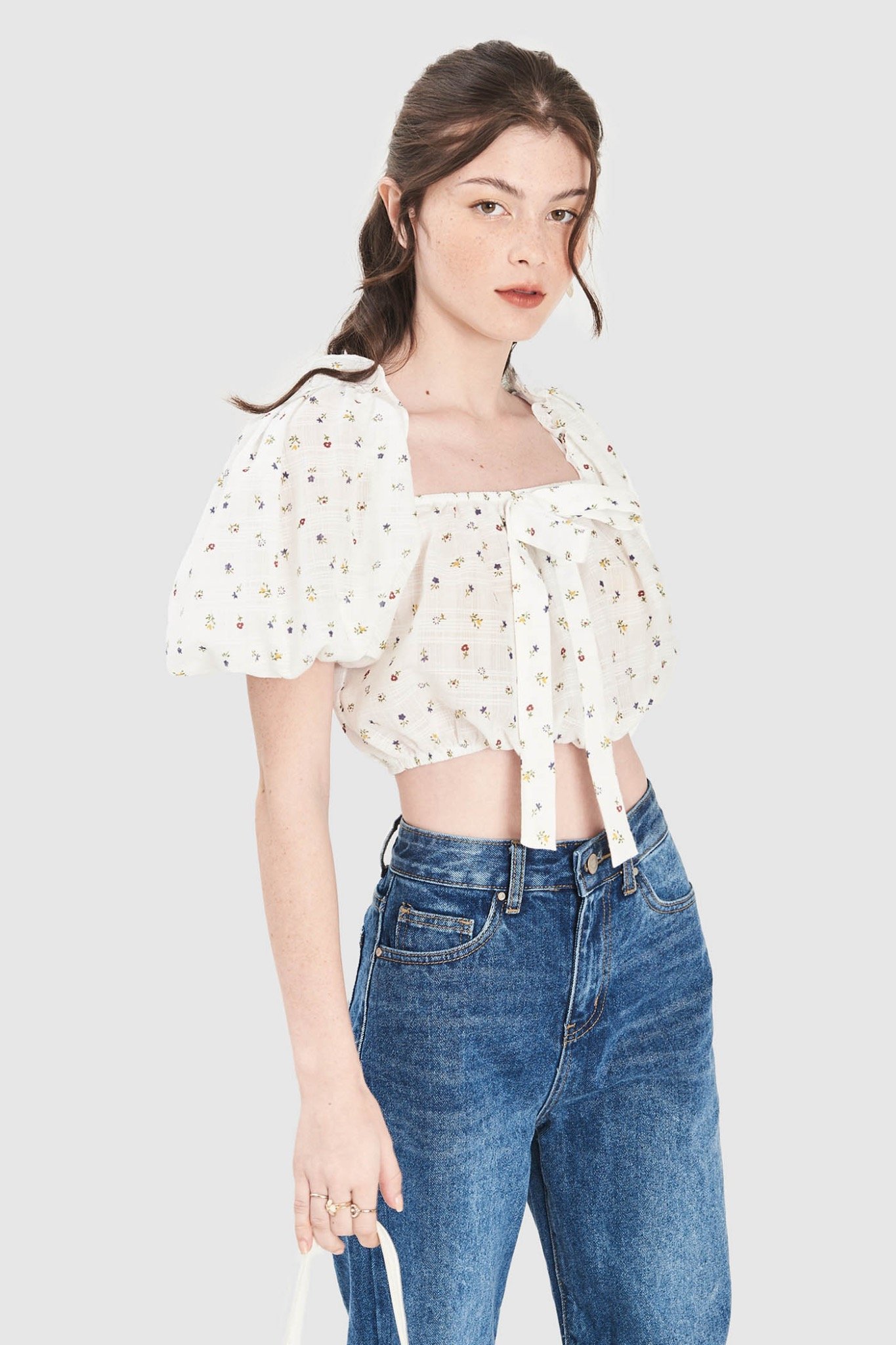 Áo crop top tay phồng họa tiết hoa nhí