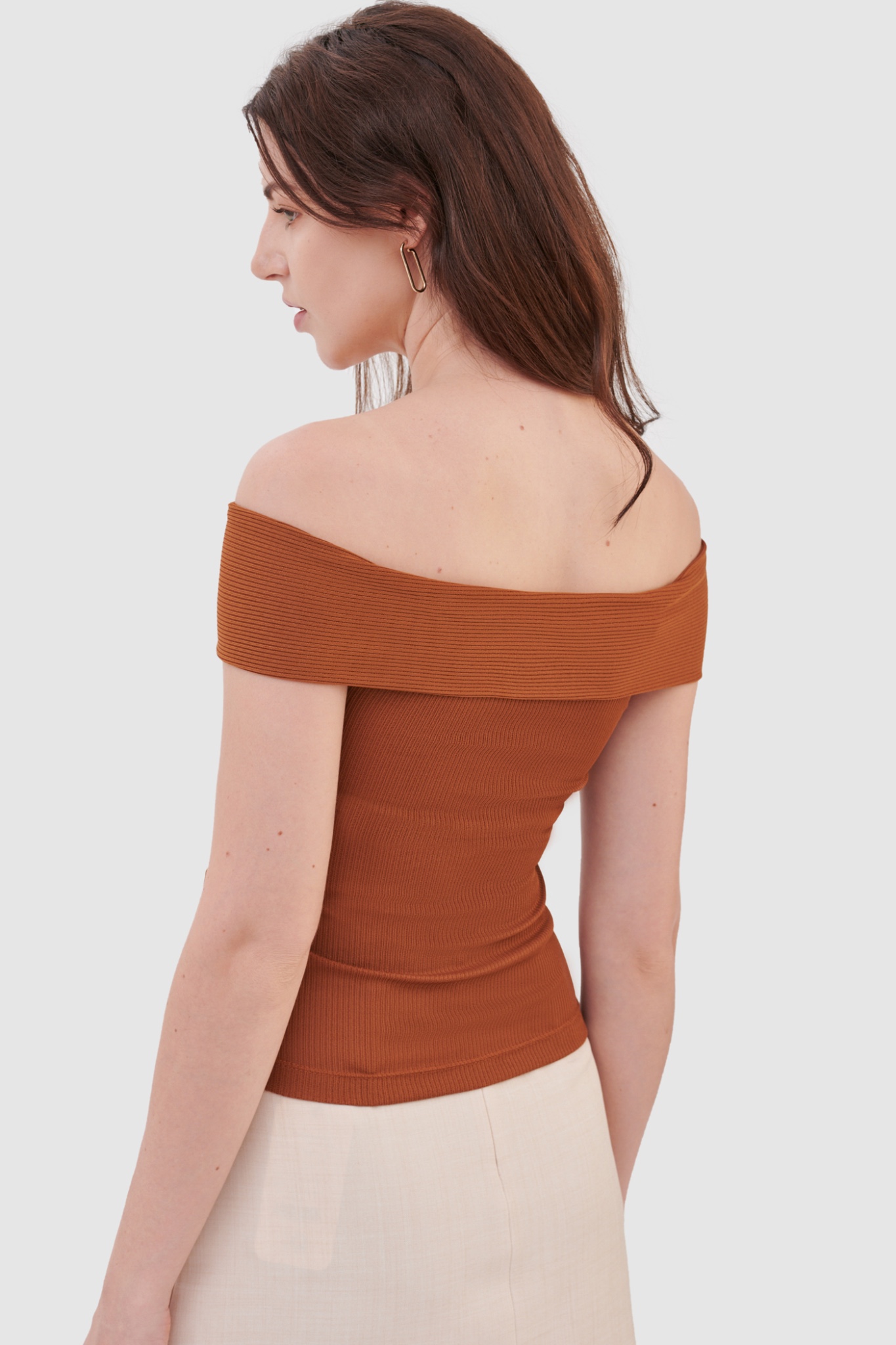 Áo thun knit trễ vai