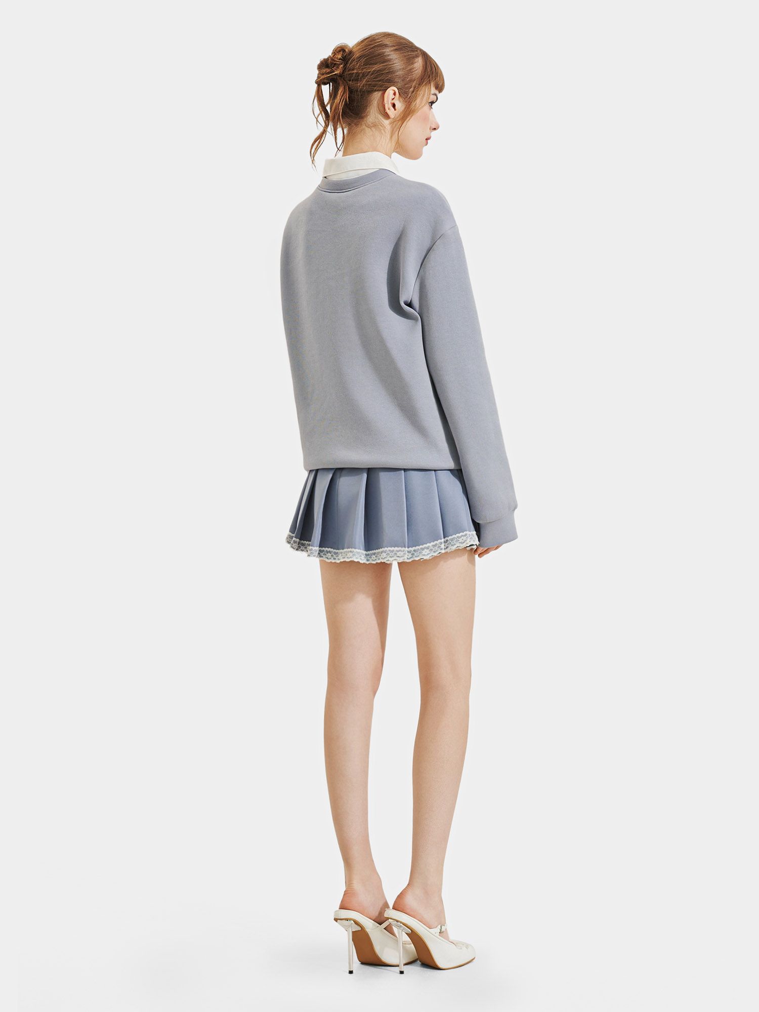  Áo sweater phối cổ sơ mi in chữ 