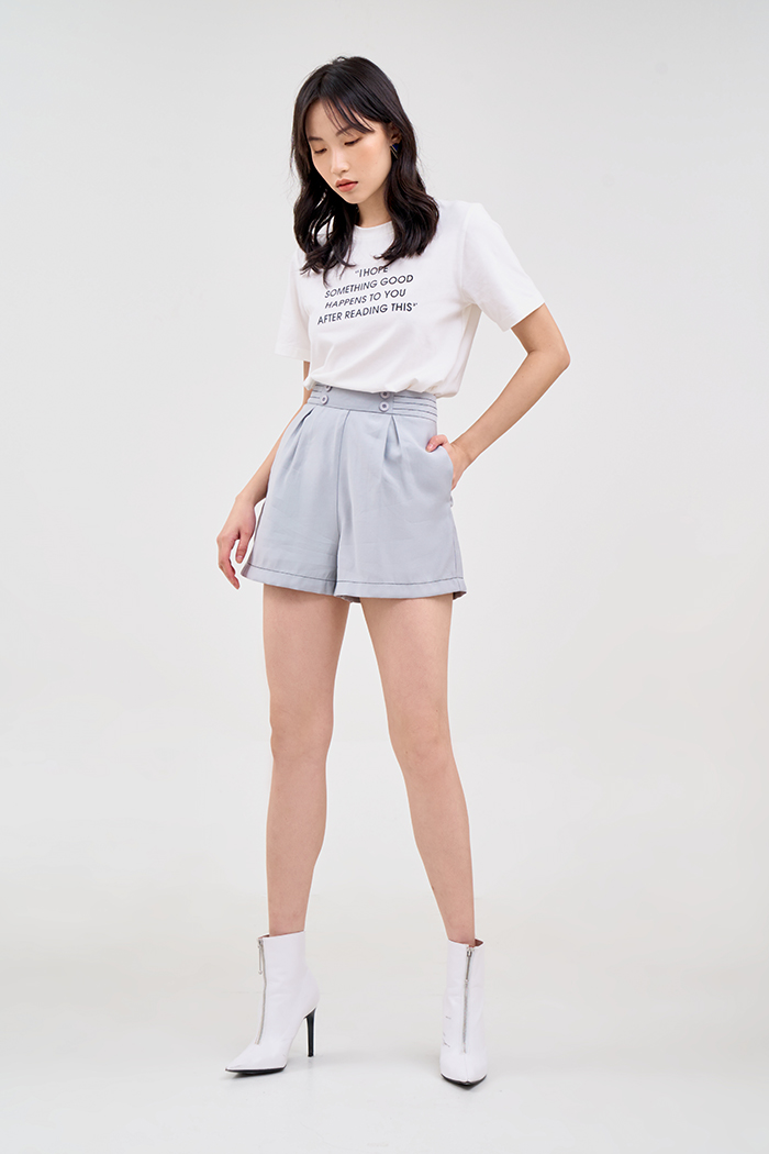 Quần short 4 nút diễu chỉ nỗi
