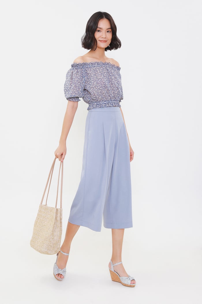 Áo croptop bẹt vai voan hoa