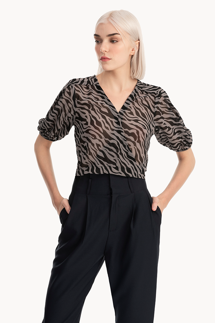 Áo croptop đắp chéo hoạ tiết zebra