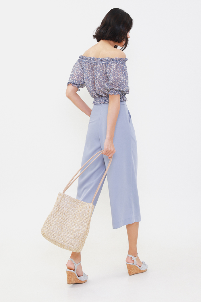 Áo croptop bẹt vai voan hoa