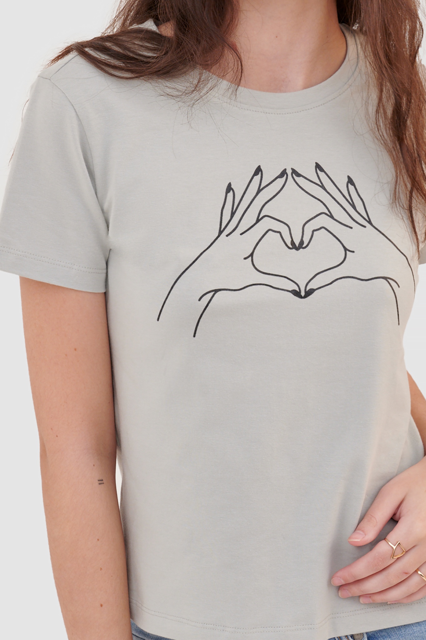 Áo thun graphic heart sign