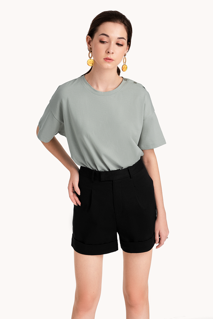 Áo thun nhấn button vuông