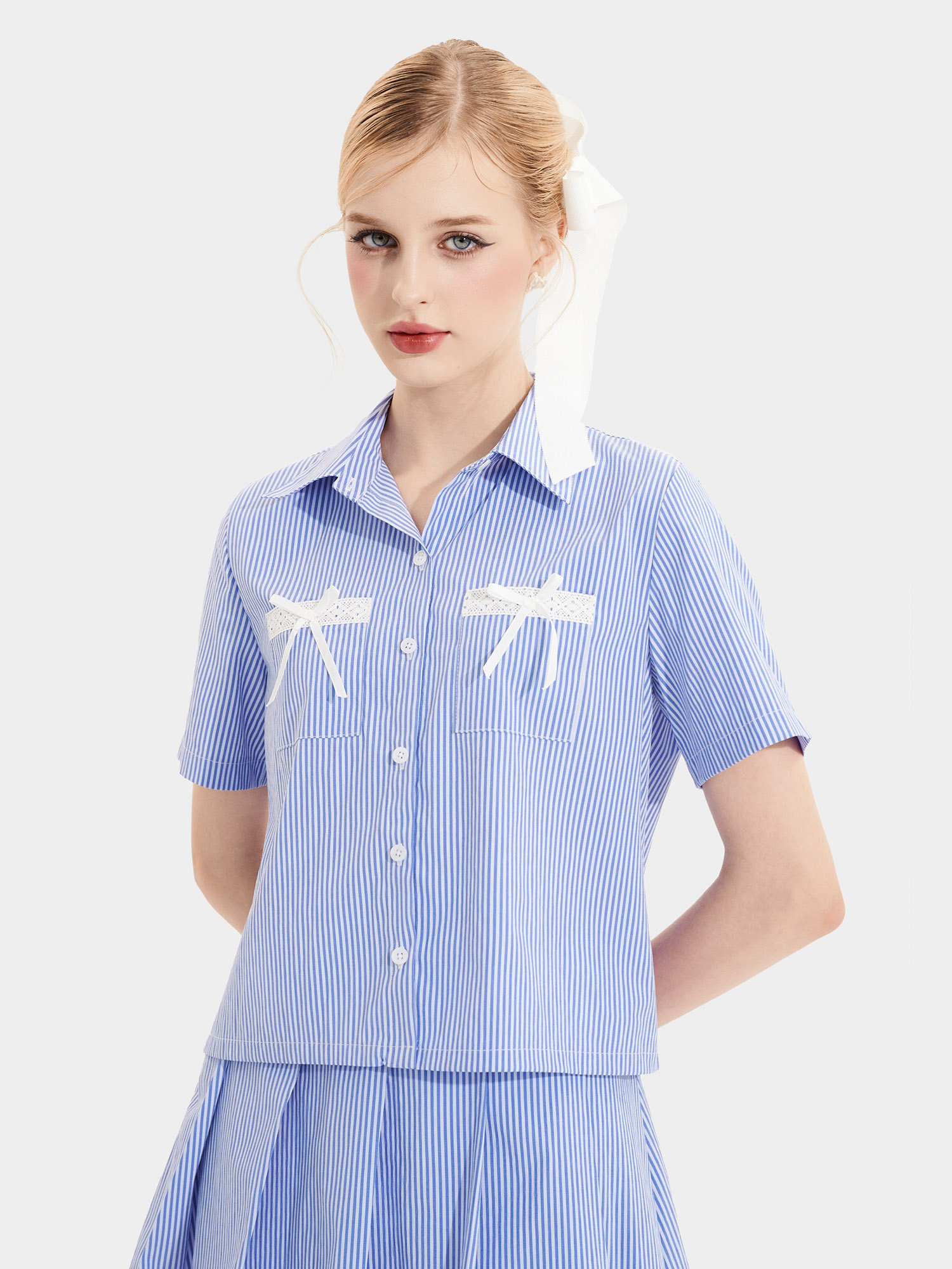 Áo sơ mi croptop 2 túi trước đính nơ