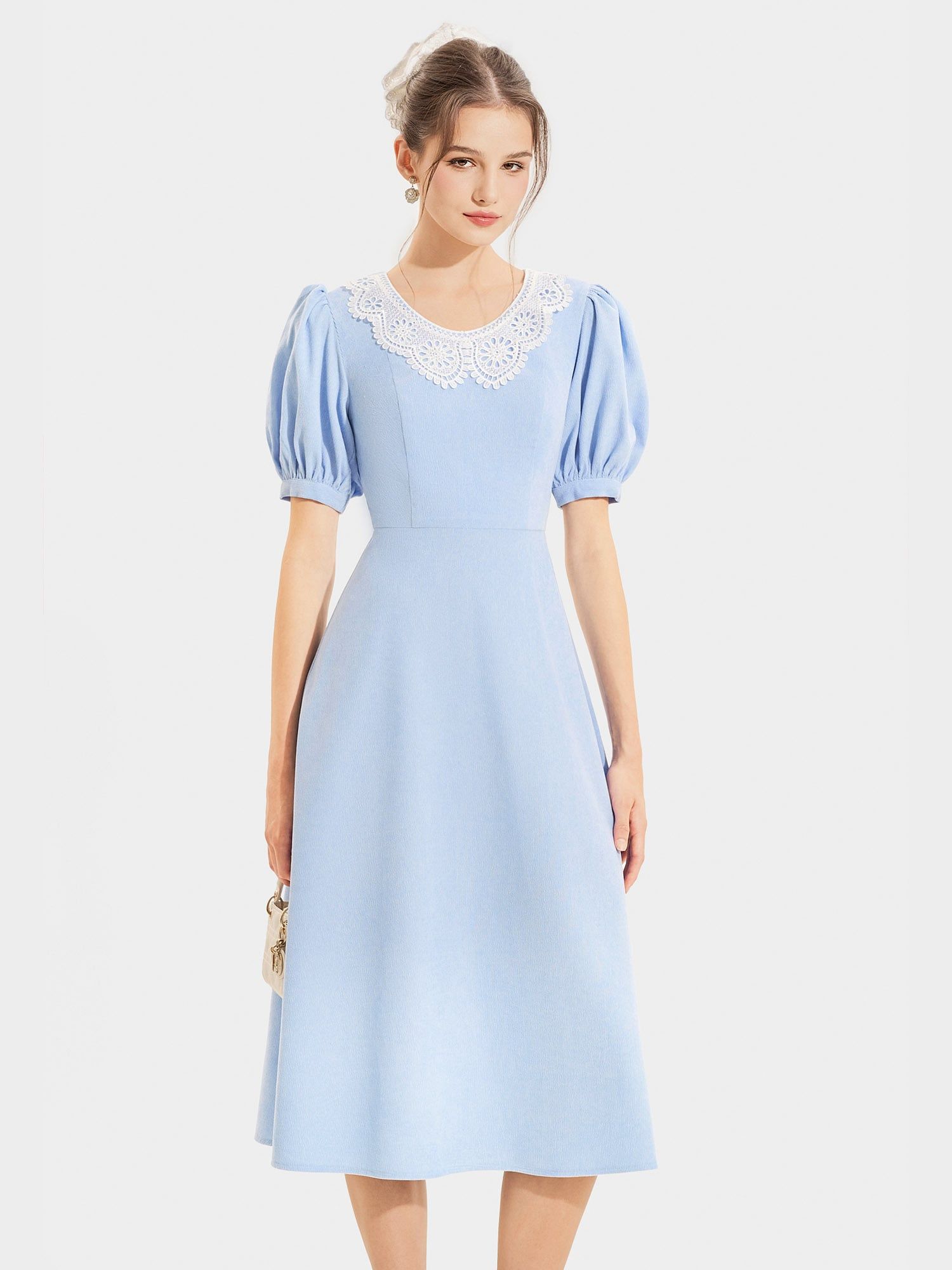  Đầm nhung midi tay phồng cổ tròn phối ren 