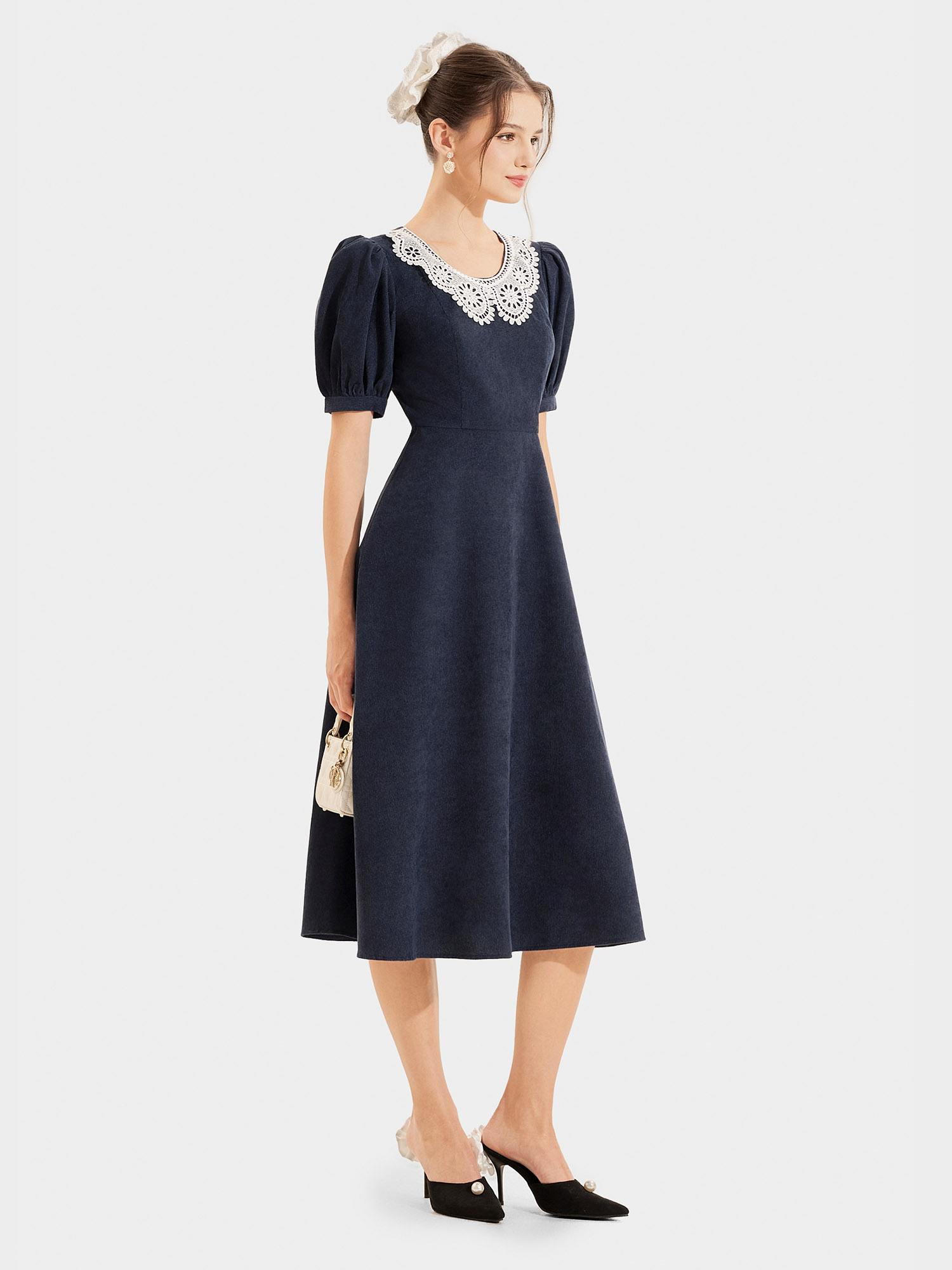 Đầm nhung midi tay phồng cổ tròn phối ren