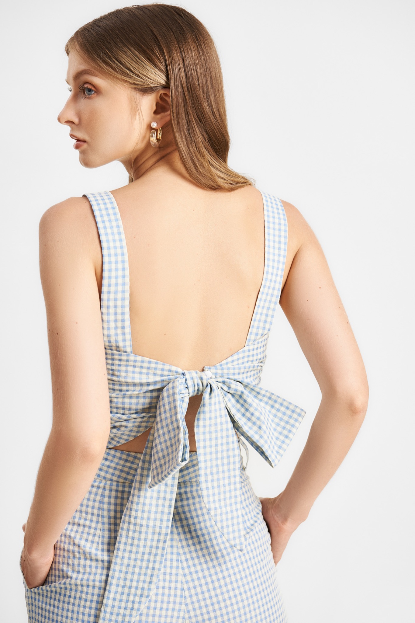 Áo crop top gingham nơ sau