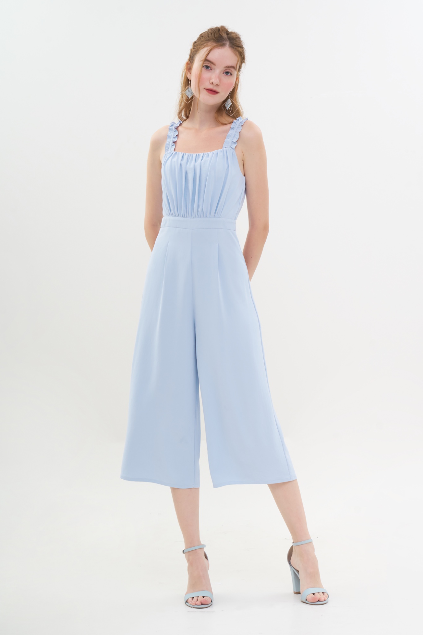 Jumpsuit dây vai nhún ngực