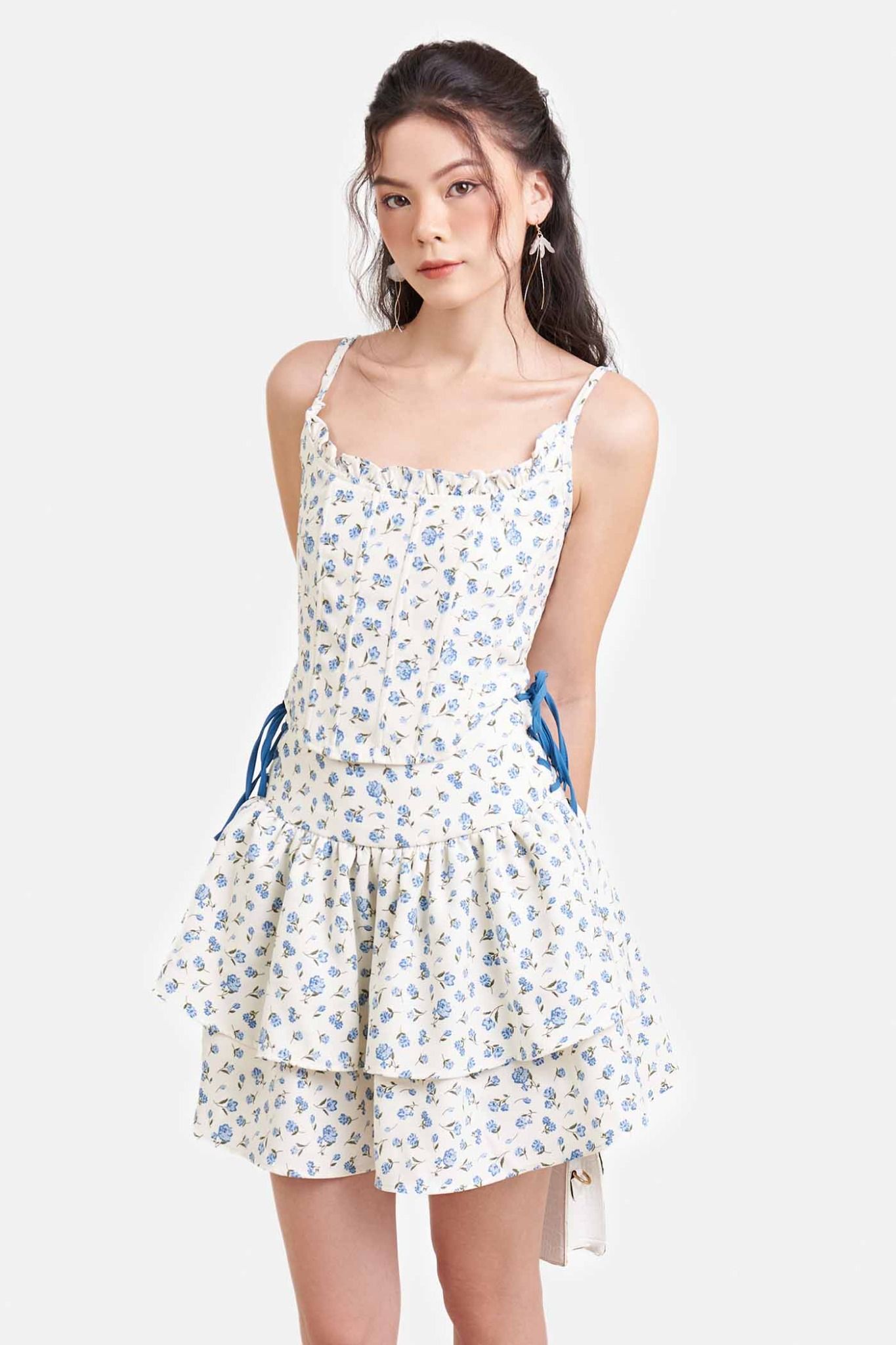 Váy mini rã 2 tầng đan dây hông – MARC