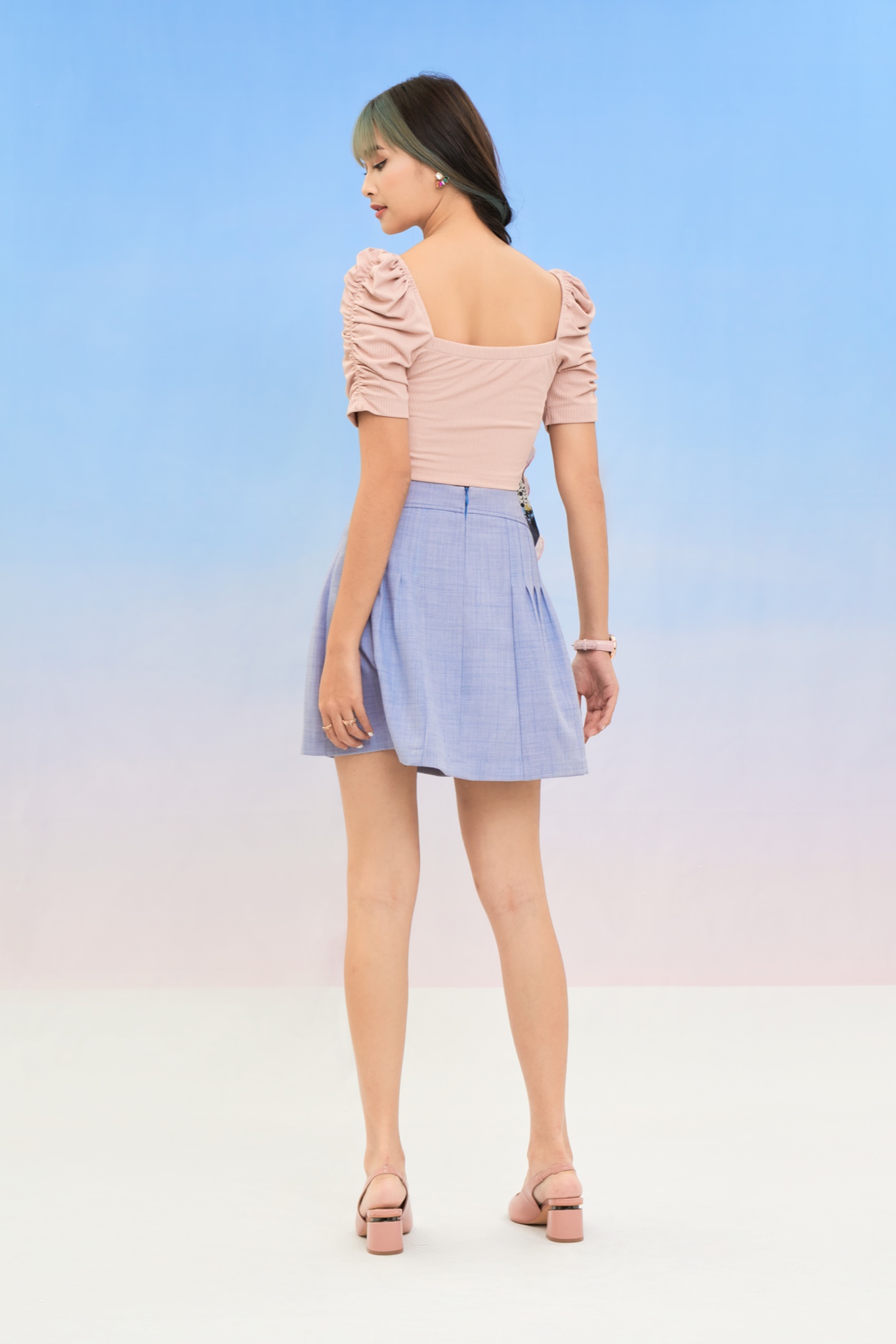 Váy mini nhấn ly phồng