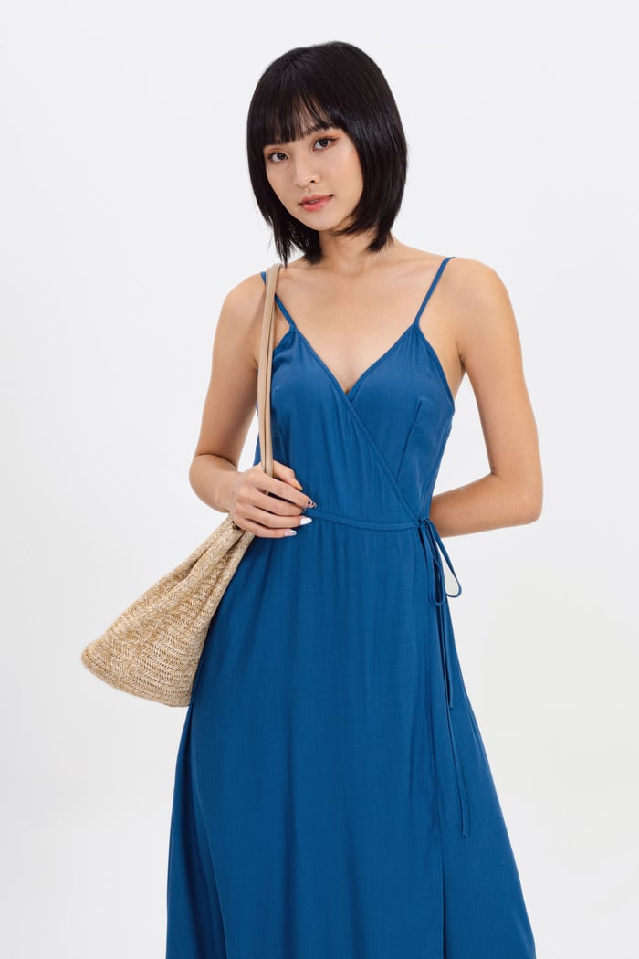 Đầm 2 dây midi đắp chéo ngực