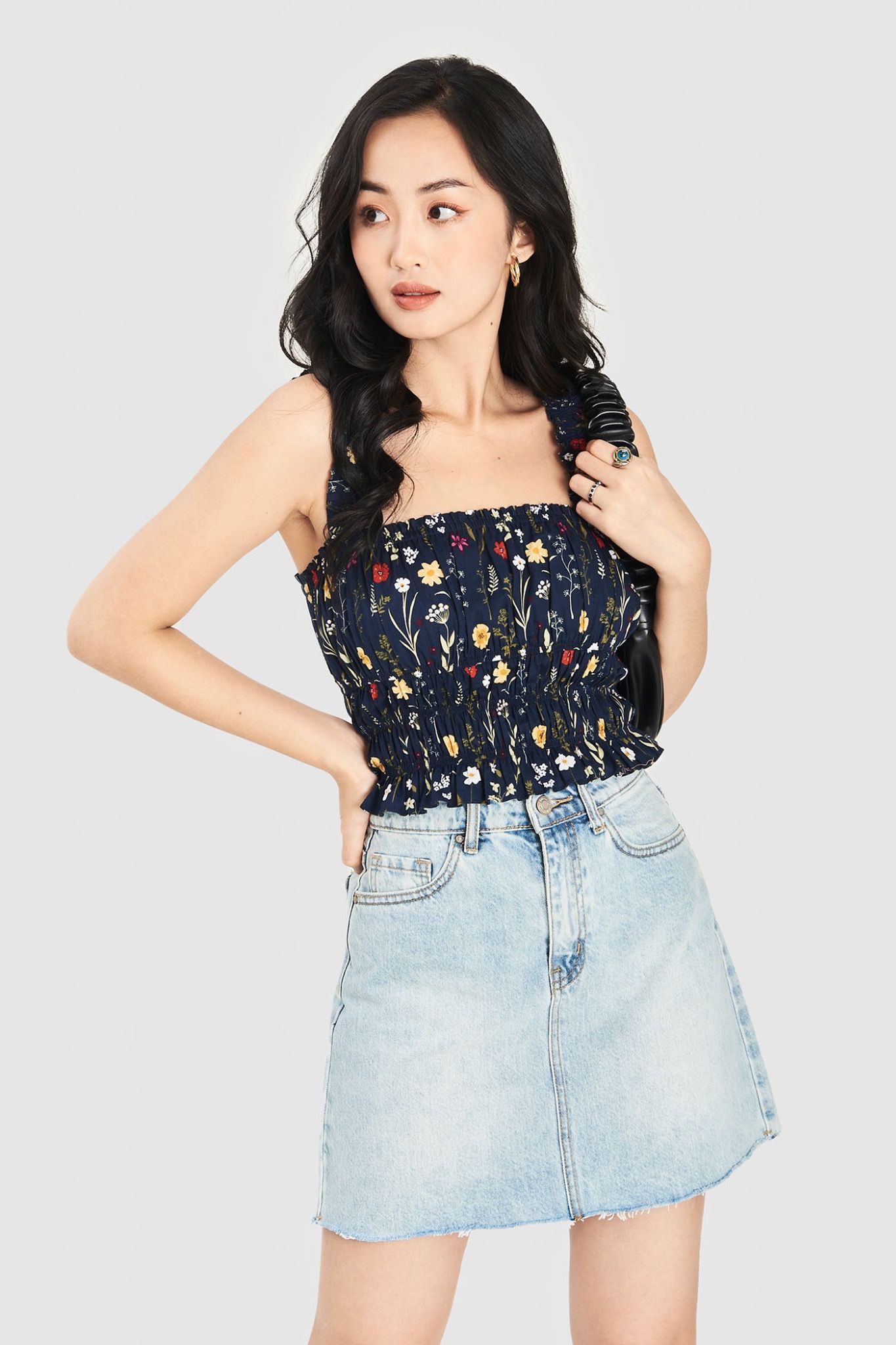  Áo 2 dây crop top rút nhún họa tiết hoa 