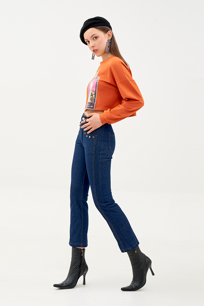 Quần jeans đóng đinh tán túi