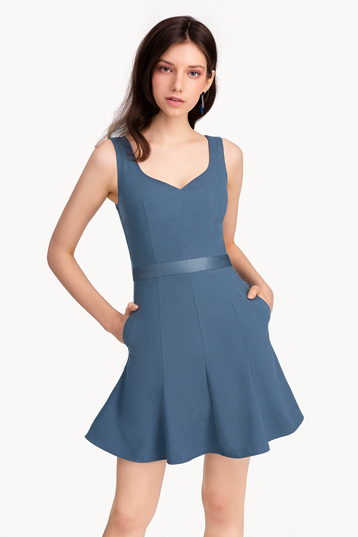 Đầm rã 8 mãnh xoè nhẹ