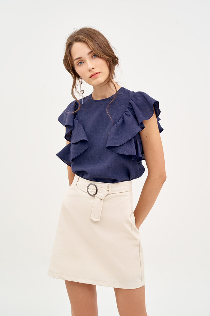 Áo linen mỏng cổ tròn nhấn bèo tay