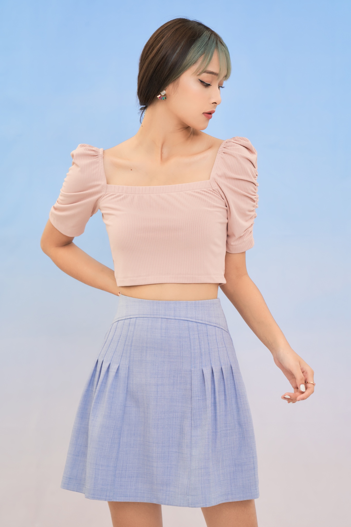 Váy mini nhấn ly phồng
