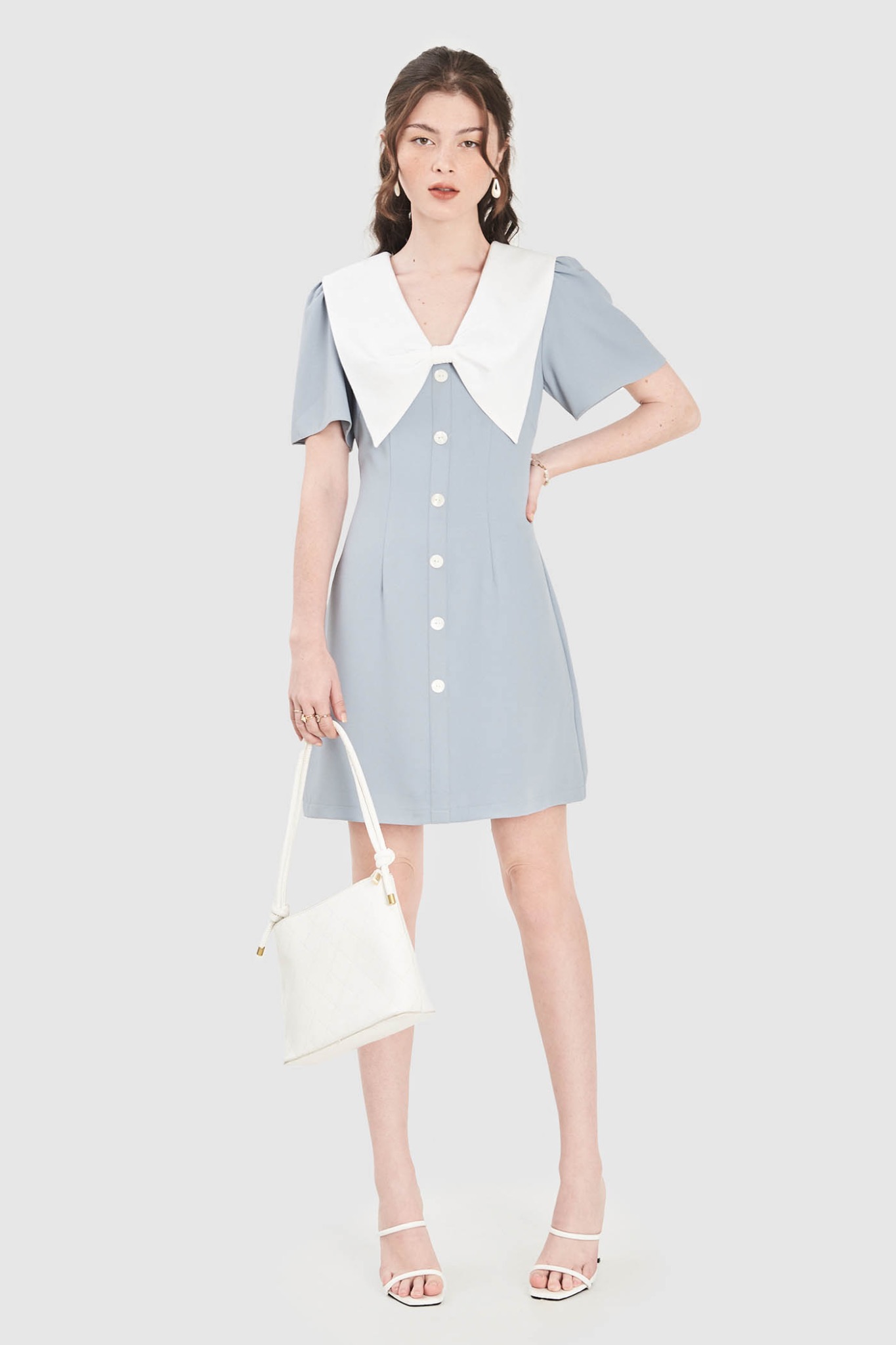 Đầm mini phối lá cổ tay loa