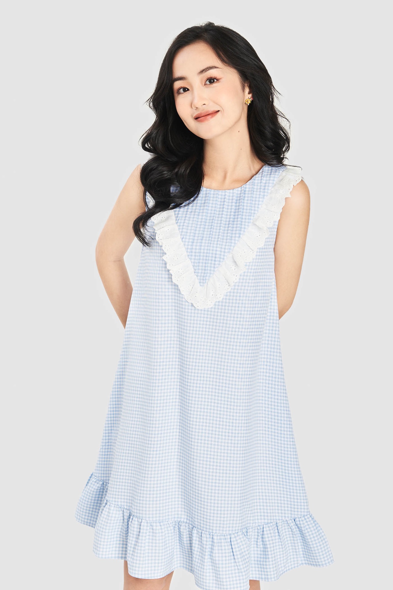 Đầm sát nách form rộng gingham nhấn li ngực