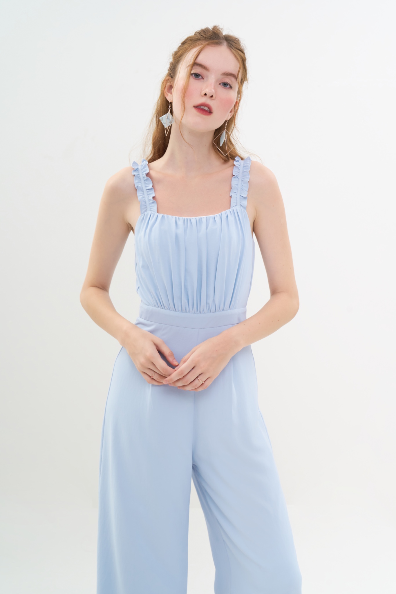 Jumpsuit dây vai nhún ngực