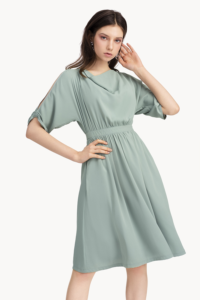 Đầm cổ đỗ tay lỡ rút nhún