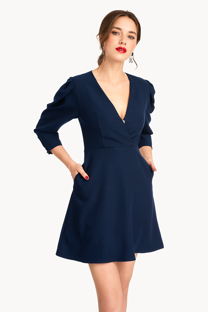 Đầm xếp li tay cài ngực