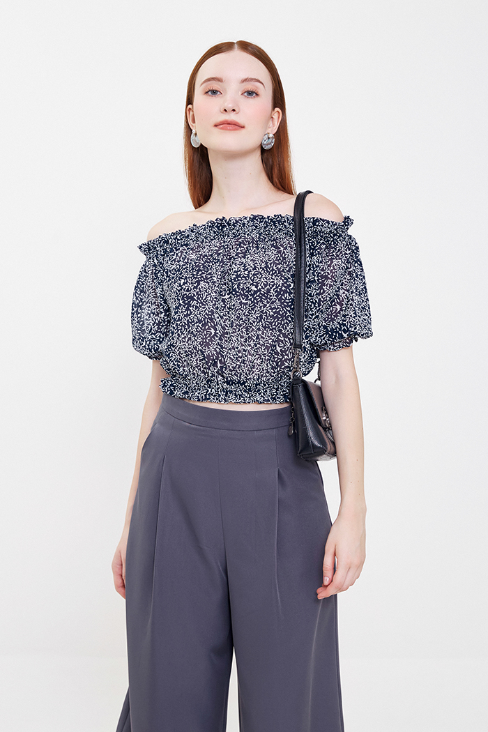 Áo croptop bẹt vai voan hoa