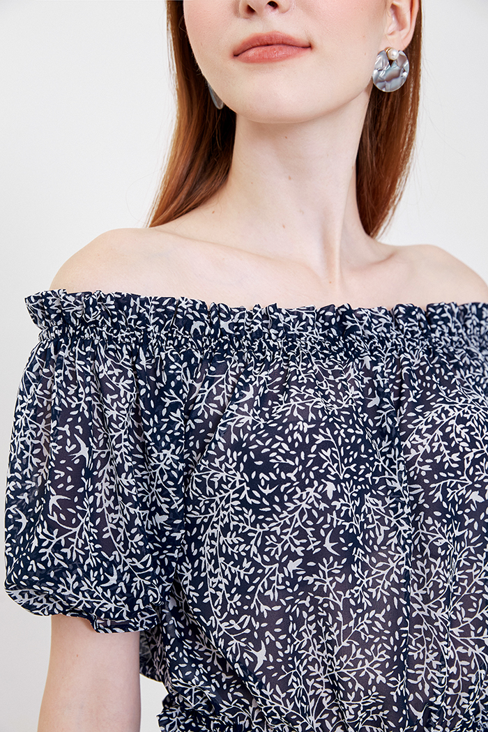 Áo croptop bẹt vai voan hoa