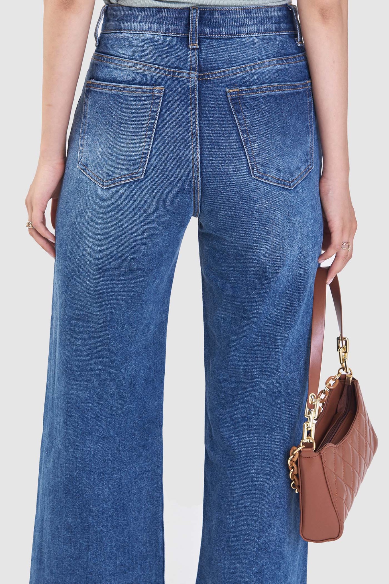 Quần jeans lưng cao ống suông