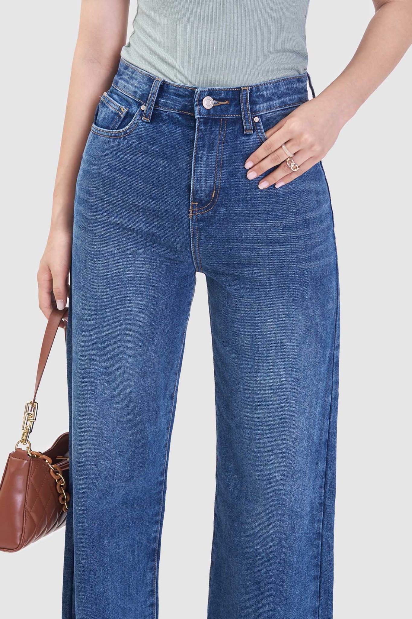 Quần jeans lưng cao ống suông