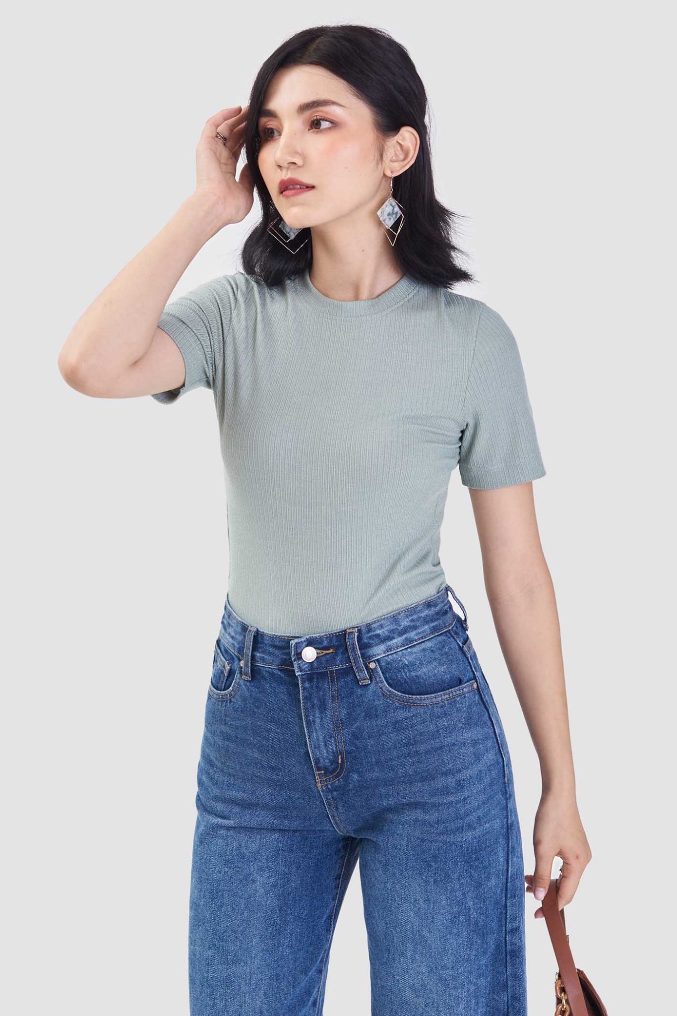Quần jeans lưng cao ống suông