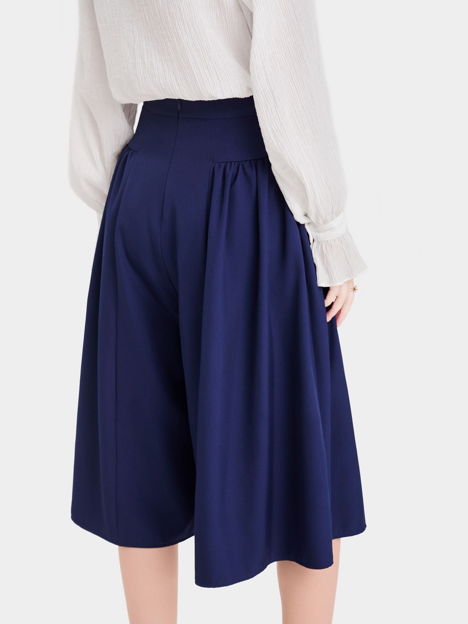  Quần culotte xếp li hông 