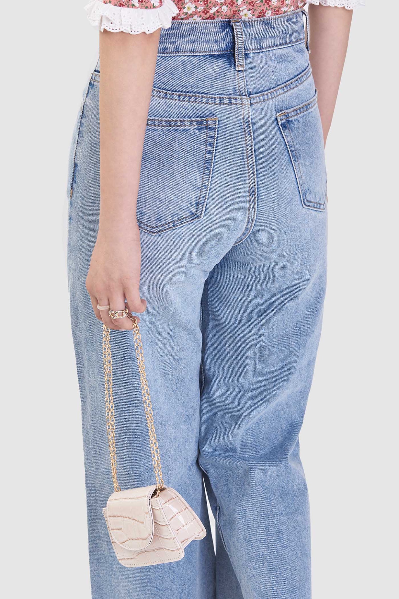 Quần jeans lưng cao ống suông
