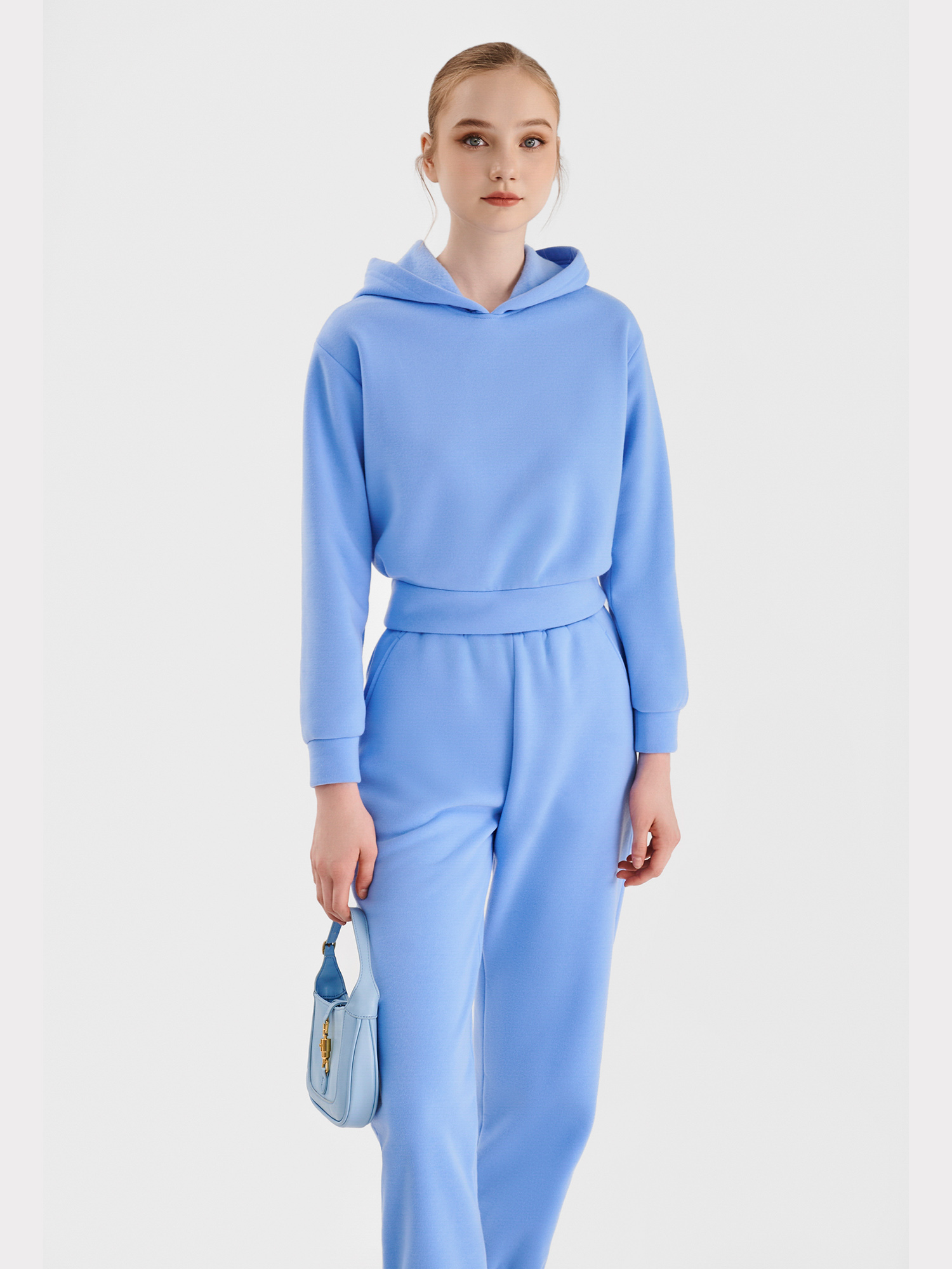 Áo hoodie form ngắn