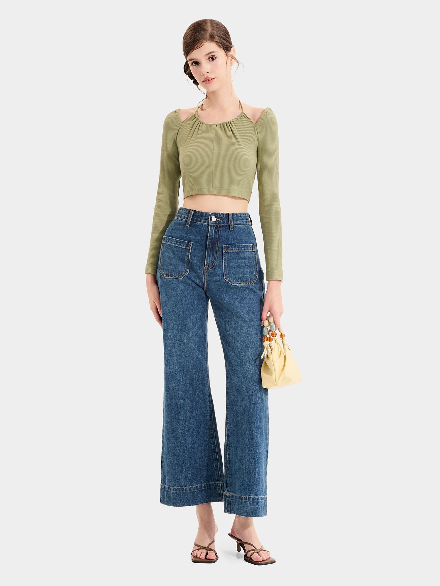  Áo thun croptop cổ yếm tay dài 