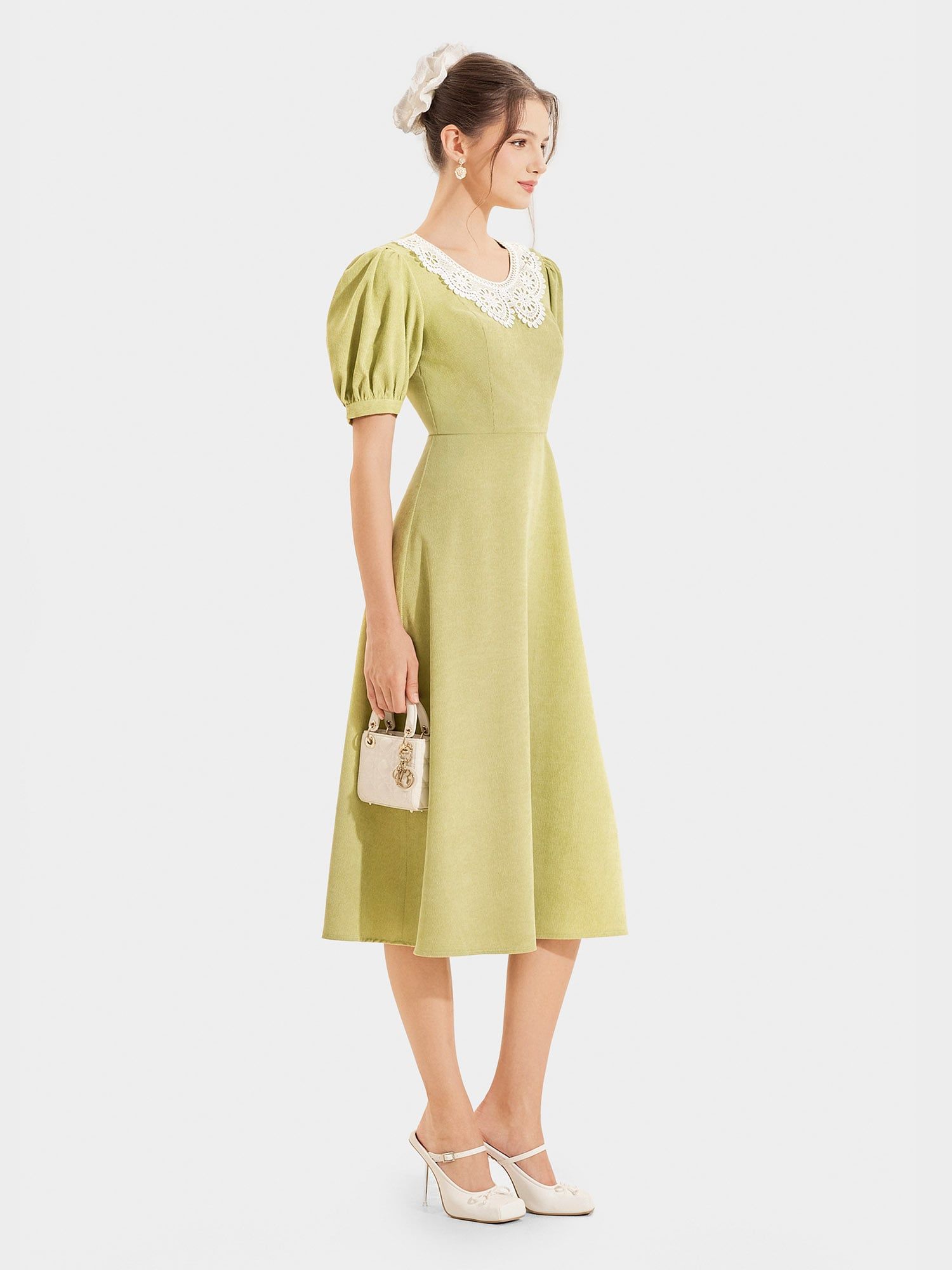  Đầm nhung midi tay phồng cổ tròn phối ren 