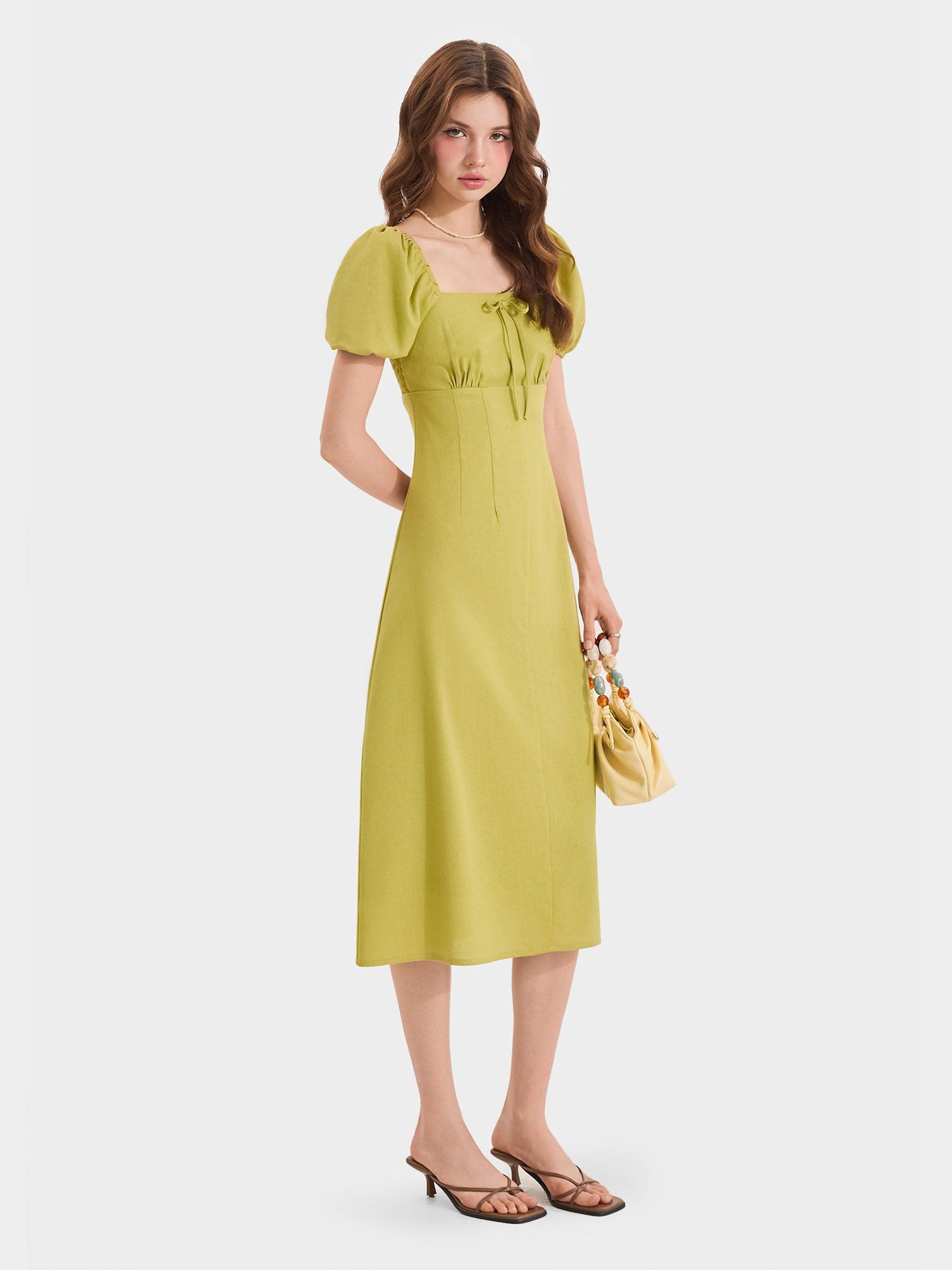  Đầm midi linen cổ vuông tay phồng smocking lưng 