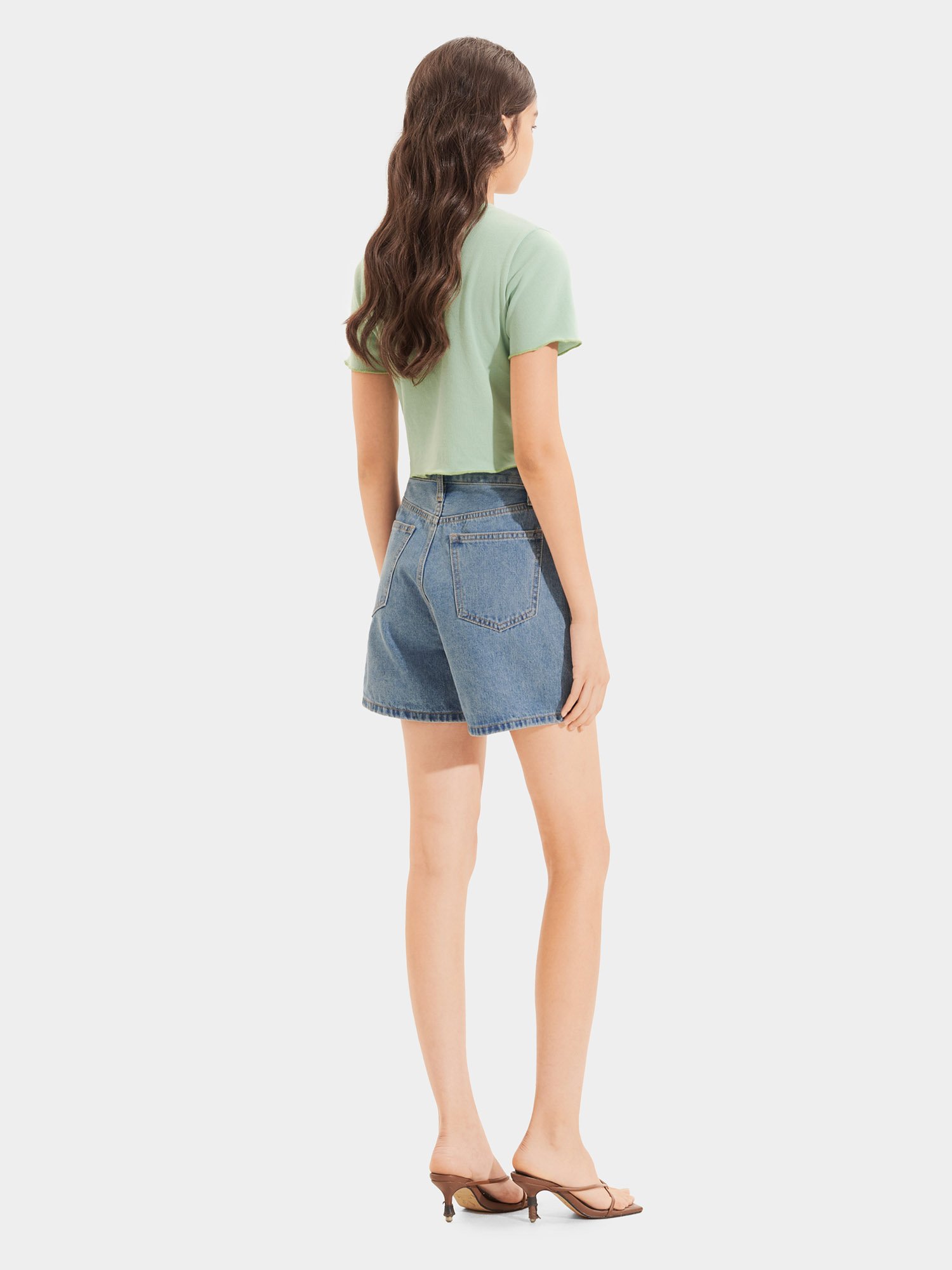Áo thun crop tay ngắn cổ V cài nút