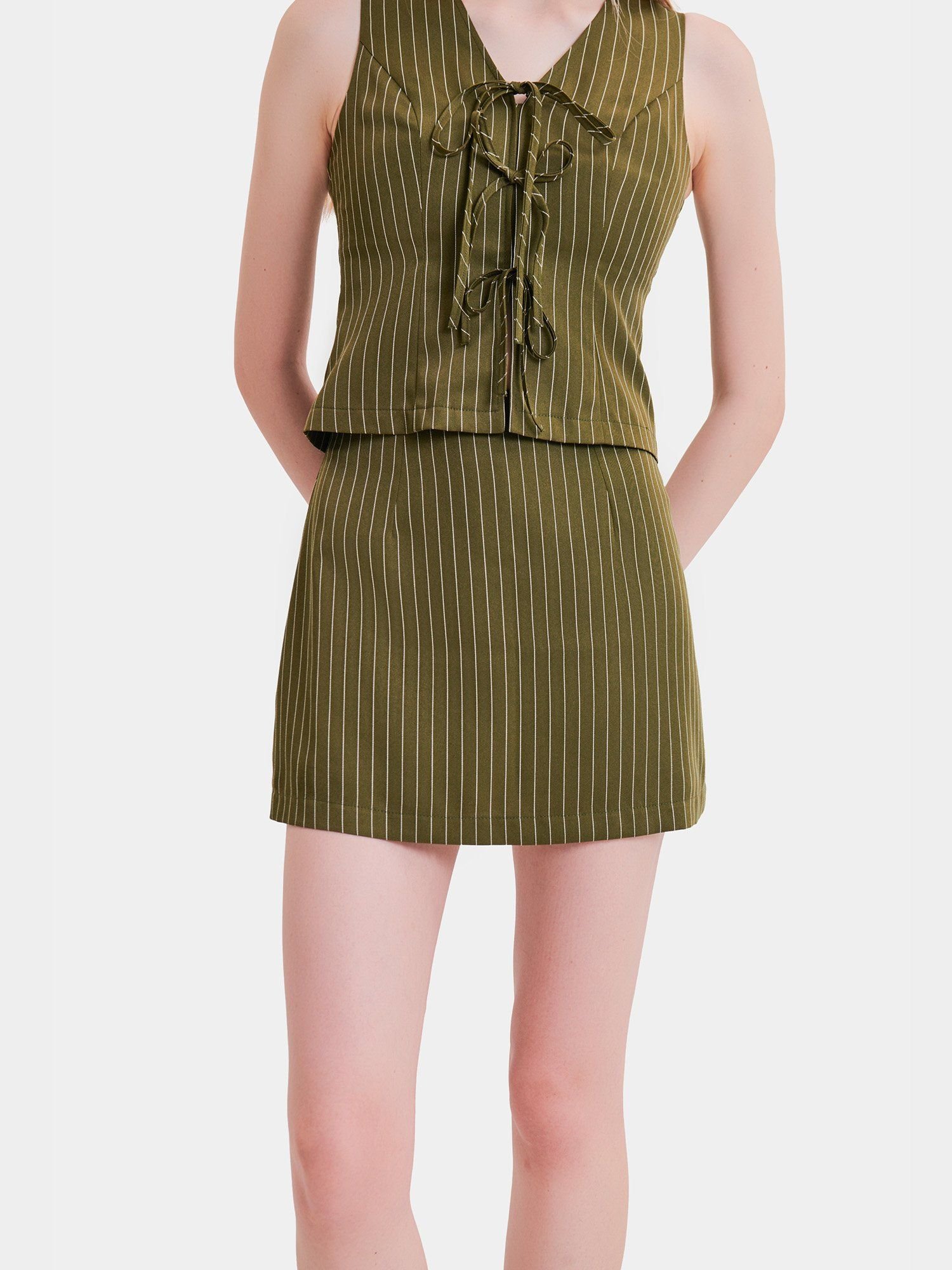  Váy skort cơ bản kẻ sọc 