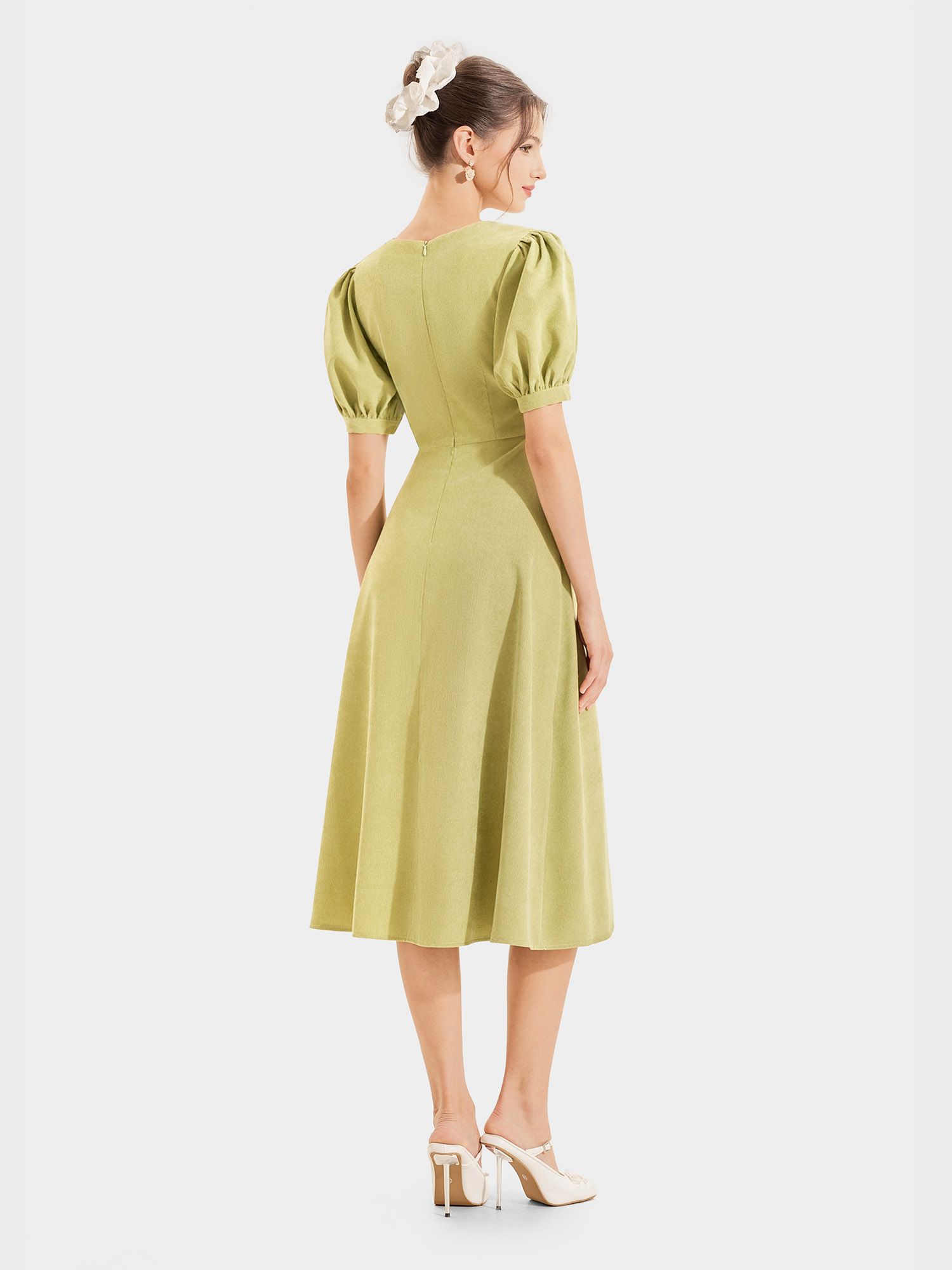  Đầm nhung midi tay phồng cổ tròn phối ren 